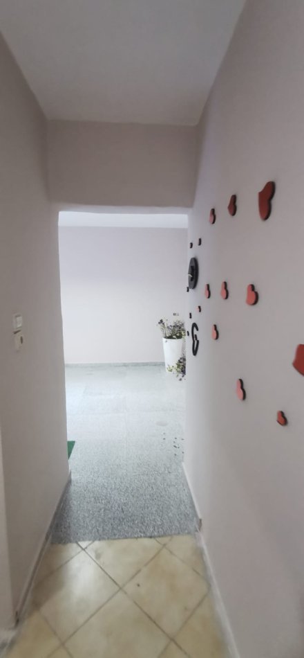 Tirane, jepet me qera zyre Kati 1, 45 m² 350 € 