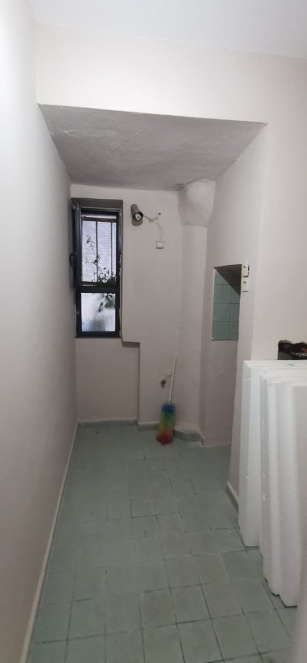 Tirane, jepet me qera zyre Kati 1, 45 m² 350 € 