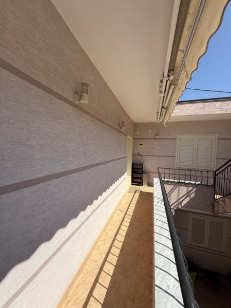 Tirane, jepet me qera apartament 1+1+Aneks+Ballkon Kati 2, 88 m² 450 € (Mbrapa Spitalit nen tereza tek neurologjia)