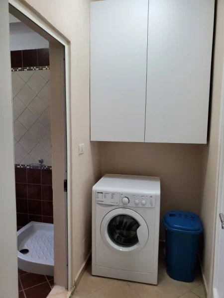 Tirane, jepet me qera apartament 2+1+Ballkon Kati 2, 100 m² 550 € (Haxhi Isuf Banka)