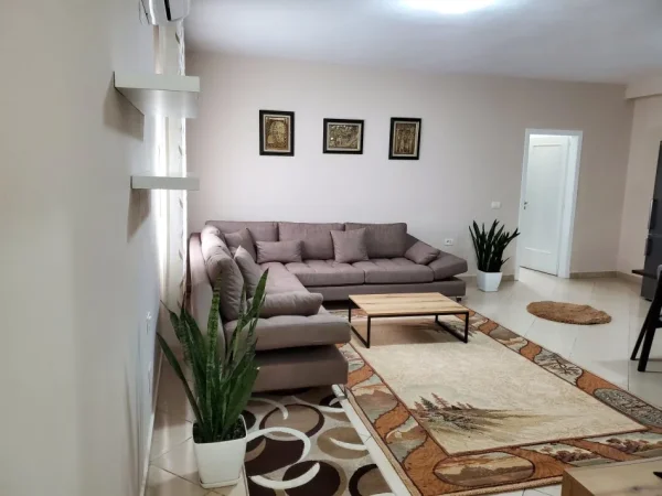 Tirane, jepet me qera apartament 2+1+Ballkon Kati 2, 100 m² 550 € (Haxhi Isuf Banka)