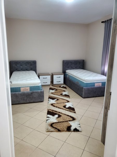 Tirane, jepet me qera apartament 2+1+Ballkon Kati 2, 110 m² 650 € (Haxhi Isuf Banka)