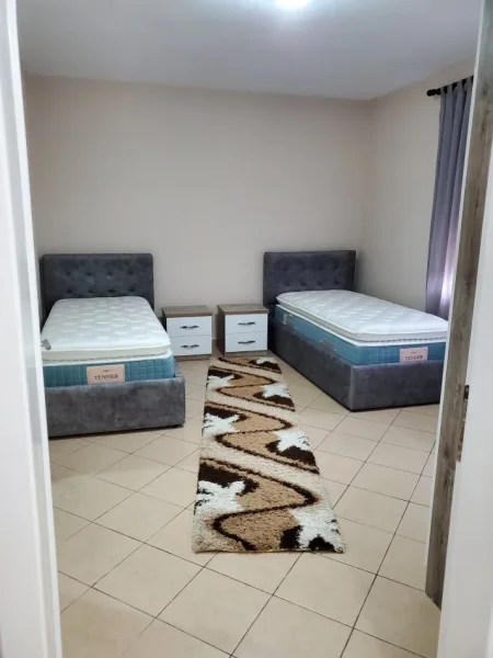 Tirane, jepet me qera apartament 2+1+Ballkon Kati 2, 100 m² 550 € (Haxhi Isuf Banka)
