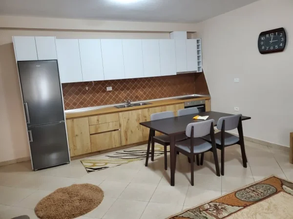 Tirane, jepet me qera apartament 2+1+Ballkon Kati 2, 100 m² 550 € (Haxhi Isuf Banka)