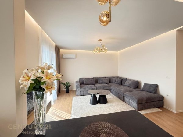 Tirane, jepet me qera apartament 2+1+Ballkon Kati 5, 134 m² 900 € (Tv Klan)