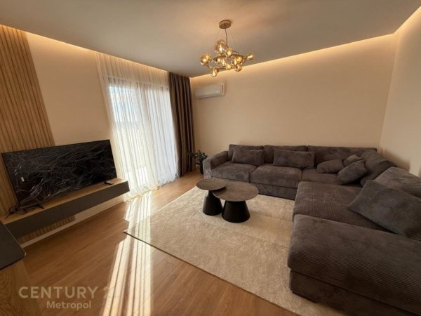 Tirane, jepet me qera apartament 2+1+Ballkon Kati 5, 134 m² 900 € (Tv Klan)