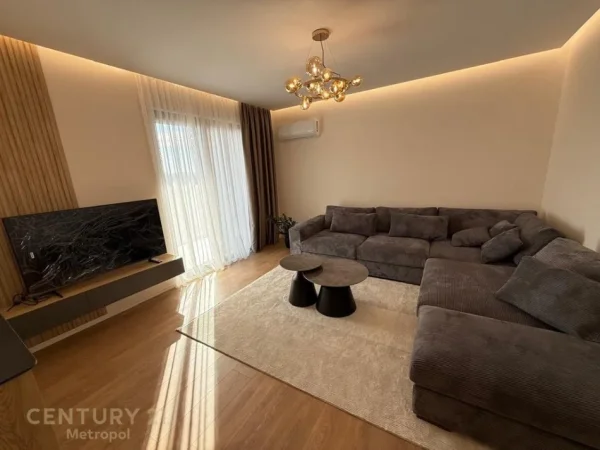 Tirane, jepet me qera apartament 2+1+Ballkon Kati 5, 134 m² 900 € (Tv Klan)