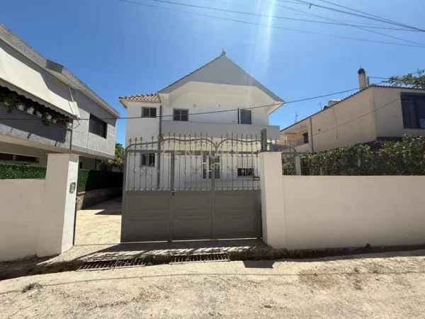 Durres, shitet Vile 2 Katshe Kati 2, 254 m² 200.000 € (Lagjia 17)