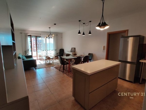 Tirane, jepet me qera apartament 2+1 Kati 5, 116 m² 1.000 € (Rr. e Kavajes)