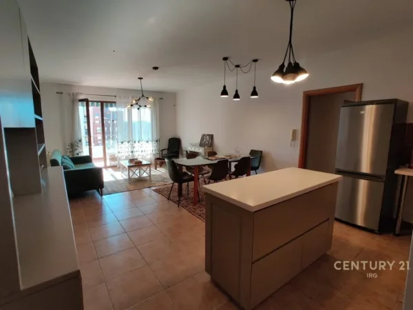 Tirane, jepet me qera apartament 2+1 Kati 5, 116 m² 1.000 € (Rr. e Kavajes)