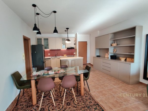 Tirane, jepet me qera apartament 2+1 Kati 5, 116 m² 1.000 € (Rr. e Kavajes)