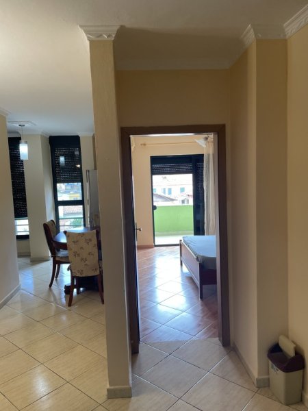 Tirane, jap me qera apartament 1+1+Ballkon Kati 2, 67 m² 500 € (Rruga e Saraçve)