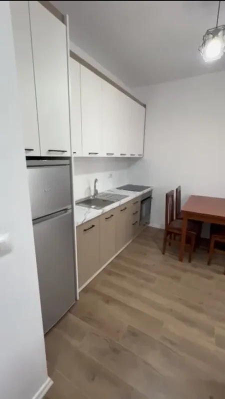 Tirane, jepet me qera apartament 1+1+Ballkon Kati 2, 56 m² 350 € (Univers City I mobiluar)