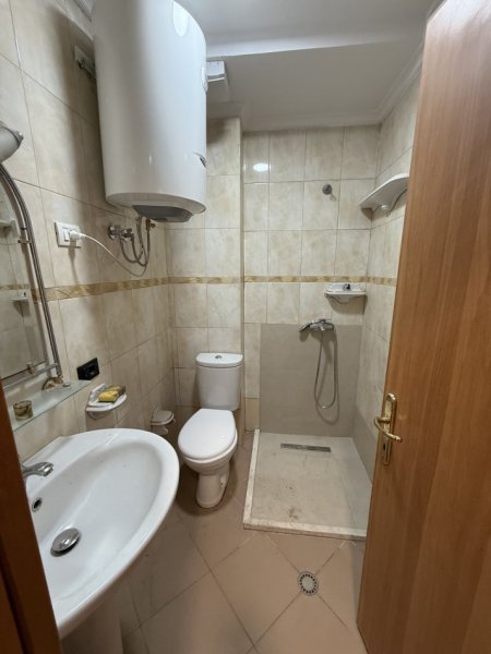 Tirane, jepet me qera apartament 2+1+Aneks+Ballkon Kati 4, 120 m² 900 € (Rruga Dritan Hoxha)