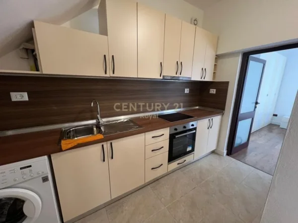 Tirane, jepet me qera apartament 2+1+Aneks+Ballkon Kati 2, 80 m² 700 € (Rruga mine peza)