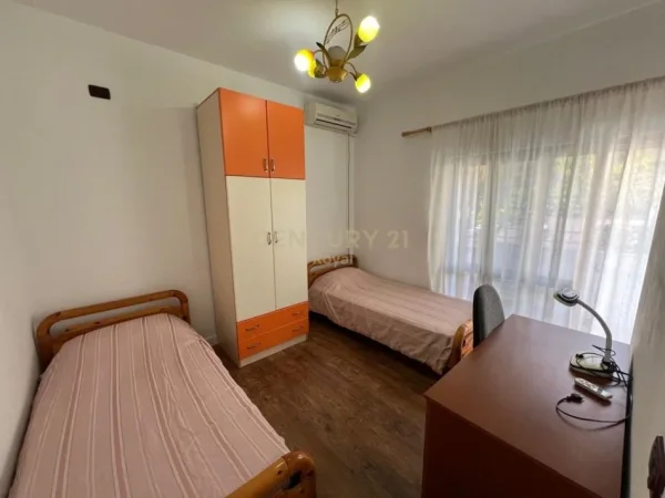 Tirane, jepet me qera apartament 2+1+Aneks+Ballkon Kati 2, 80 m² 700 € (Rruga mine peza)