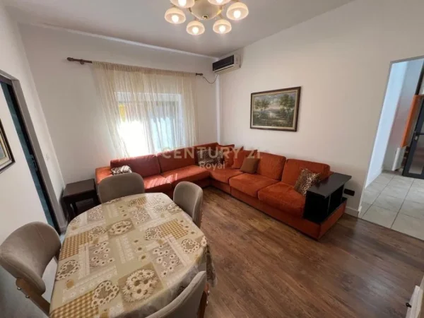 Tirane, jepet me qera apartament 2+1+Aneks+Ballkon Kati 2, 80 m² 700 € (Rruga mine peza)