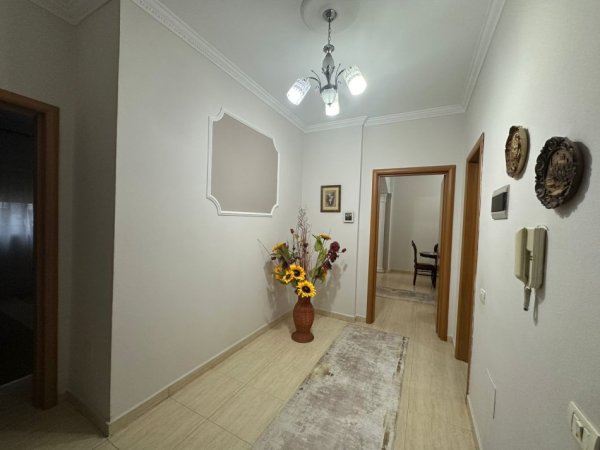 Tirane, jepet me qera apartament 2+1+Ballkon Kati 1, 121 m² 750 € (Rruga Haxhi Hysen Dalliu)