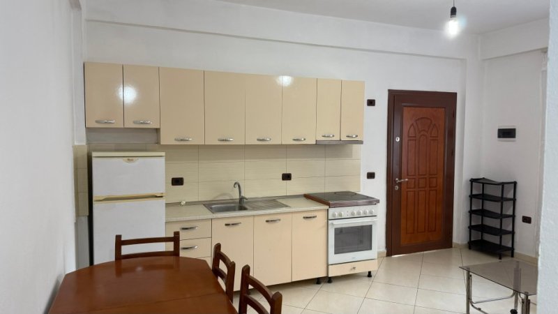 Tirane, jap me qera apartament 1+1 Kati 1, 60 m² 350 € (Rruga Jordan Misja afer Bulevardit te ri)