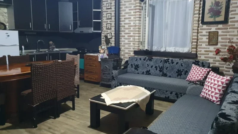 Vlore, jepet me qera shtepi 1+1 , 250 € (Rruga Sazani,Plazhi i vjeter)