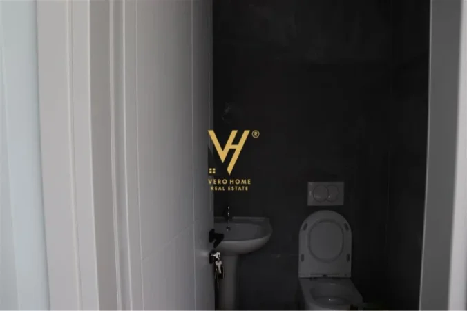 Tirane, jepet me qera dyqan Kati 0, 170 m² 1.000 € (RRUGA NDRE MJEDA)