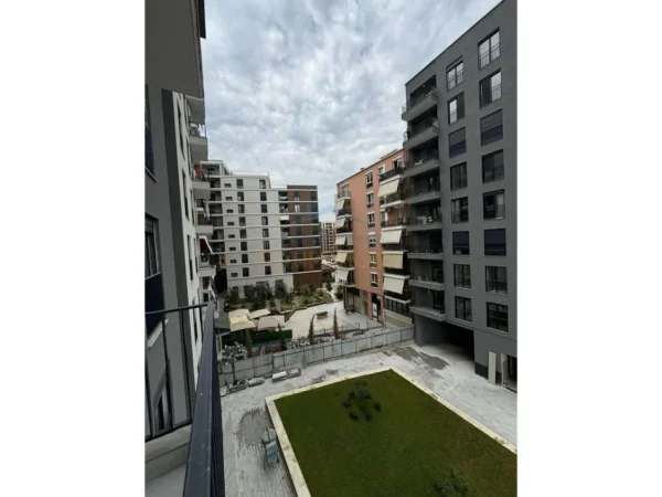 Tirane, jepet me qera 2+1 Kati 3, 88 m² 500 € 