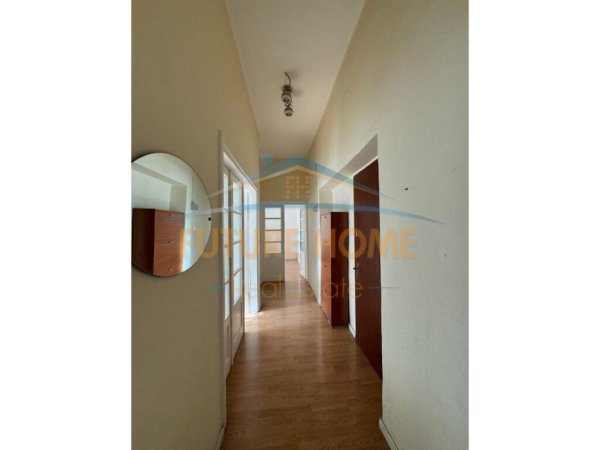 Tirane, jepet me qera apartament 2+1 Kati 3, 80 m² 550 € (Sheshi Wilson)