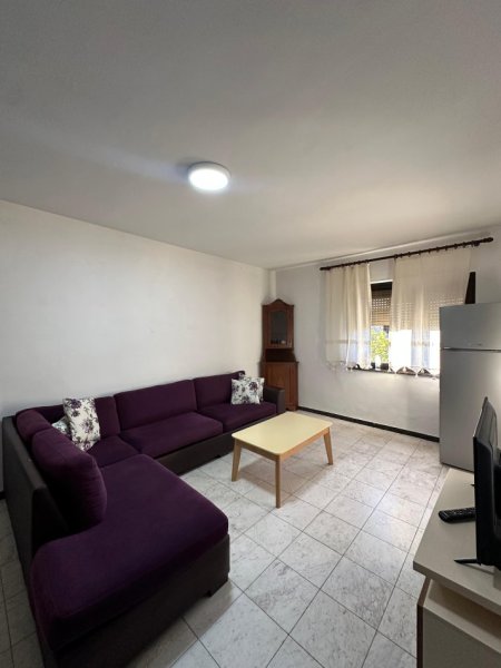 Tirane, jepet me qera apartament 2+1+Ballkon Kati 5, 75 m² 450 € (Rruga bardhyl)