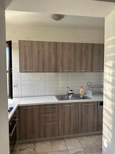 Tirane, jepet me qera apartament 2+1+Ballkon Kati 5, 75 m² 450 € (Rruga bardhyl)