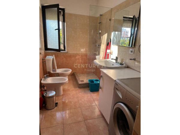 Tirane, jepet me qera apartament 2+1 Kati 5, 100 m² 450 € (RRUGA BARDHYL)
