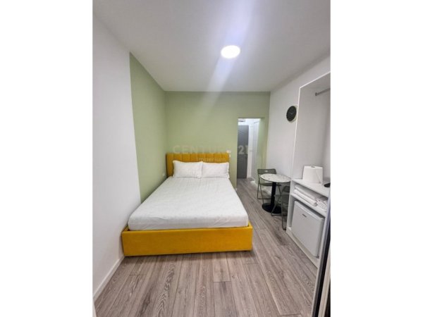 Tirane, jepet me qera garsonier 1+1 Kati 2, 15 m² 400 € (pranë Gardës)
