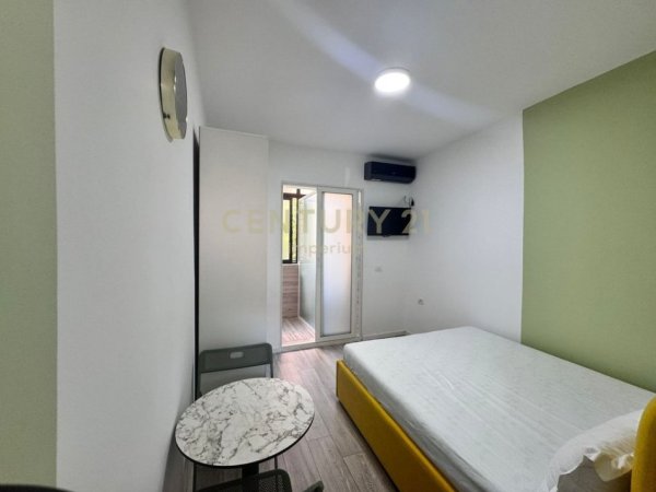 Tirane, jepet me qera garsonier 1+1 Kati 2, 15 m² 400 € (pranë Gardës)