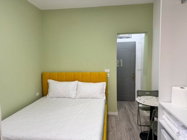 Tirane, jepet me qera garsonier 1+1 Kati 2, 15 m² 400 € (pranë Gardës)