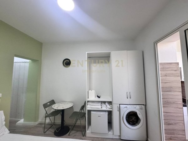 Tirane, jepet me qera garsonier 1+1 Kati 2, 15 m² 400 € (pranë Gardës)