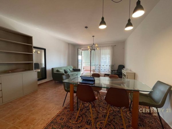Tirane, jepet me qera apartament 2+1 Kati 5, 116 m² 1.000 € (Rruga e Kavajes)