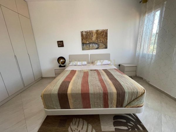 Tirane, jepet me qera apartament 2+1 Kati 4, 115 m² 800 € (Liqeni i thate)