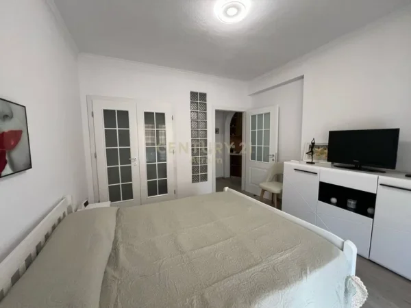 Tirane, jepet me qera apartament 1+1 Kati 3, 60 m² 550 € (NE BRRYL)