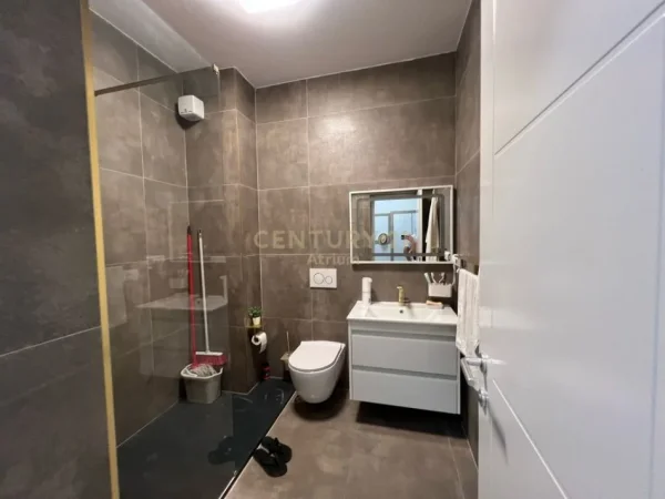 Tirane, jepet me qera apartament 1+1 Kati 3, 60 m² 550 € (NE BRRYL)
