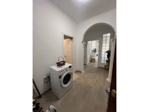 Tirane, jepet me qera apartament 1+1 Kati 3, 60 m² 550 € (NE BRRYL)