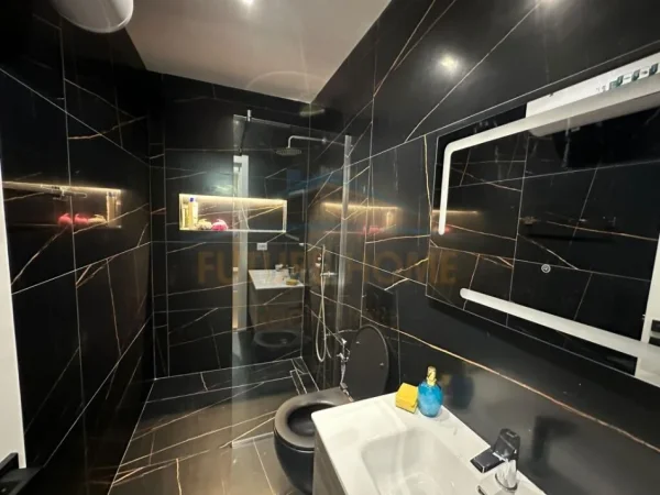 Tirane, jepet me qera 1+1 Kati 2, 47 m² 550 € 