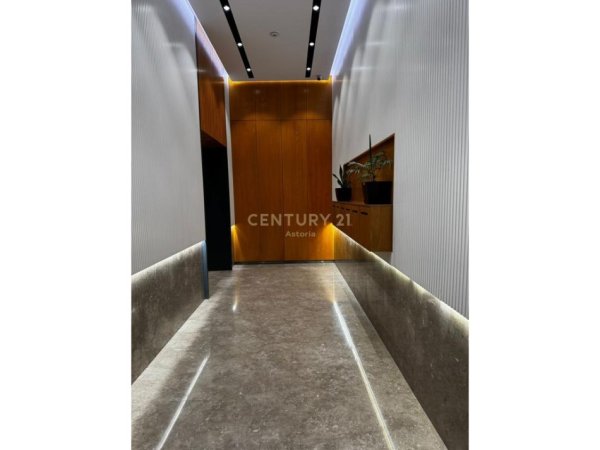Tirane, jepet me qera apartament 2+1+Ballkon Kati 3, 130 m² 2.500 € (Liqeni i Thate)