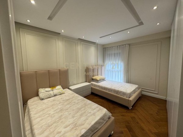 Tirane, jepet me qera apartament 2+1+Ballkon Kati 3, 130 m² 2.500 € (Liqeni i Thate)