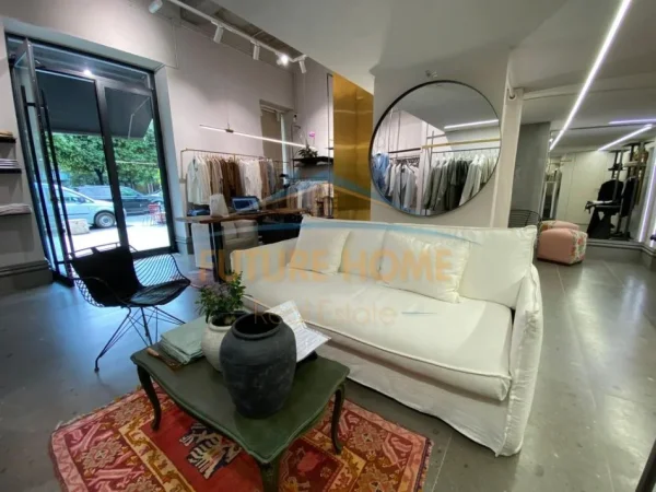 Tirane, Shitet Biznesi i kompletuar dhe funksional, me aktivitet të konsoliduar ndër vite në sektorin e modës për meshkuj