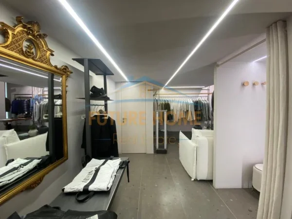 Tirane, Shitet Biznesi i kompletuar dhe funksional, me aktivitet të konsoliduar ndër vite në sektorin e modës për meshkuj