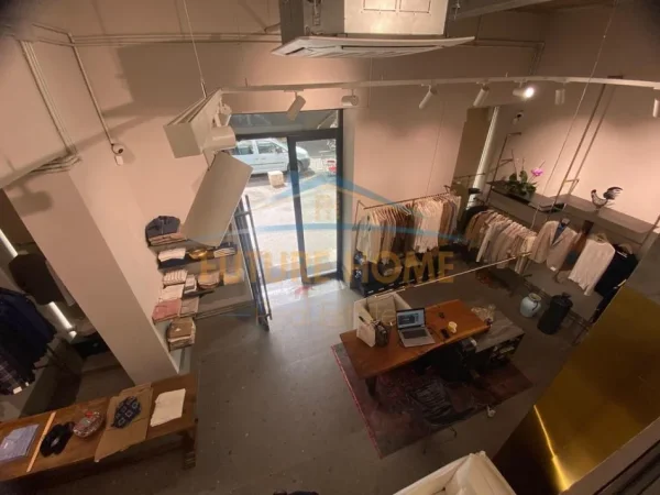 Tirane, Shitet Biznesi i kompletuar dhe funksional, me aktivitet të konsoliduar ndër vite në sektorin e modës për meshkuj