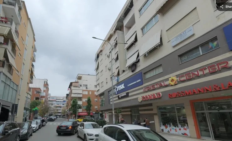 Tirane, shitet apartament 2+1+Ballkon Kati 3, 87 m² 193.000 € (Komuna e Parisit, prane Kristal Center)