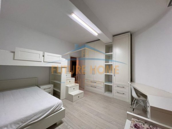 Tirane, shitet apartament 3+1+Ballkon Kati 2, 144 m² 231.000 € (Liqeni Thatë)