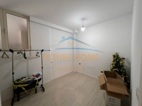Tirane, shitet apartament 3+1+Ballkon Kati 2, 144 m² 231.000 € (Liqeni Thatë)