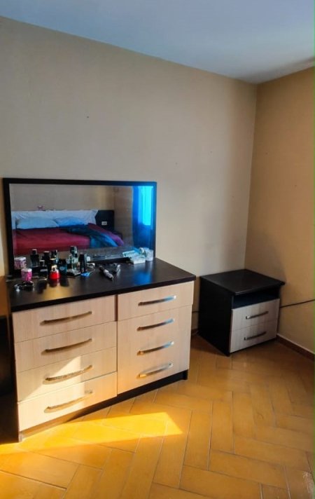 Tirane, jepet me qera apartament 2+1+Ballkon Kati 4, 75 m² 450 € (Stacioni i Trenit)