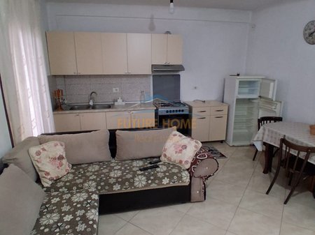 Tirane, jepet me qera shtepi Kati 5, 300 € 